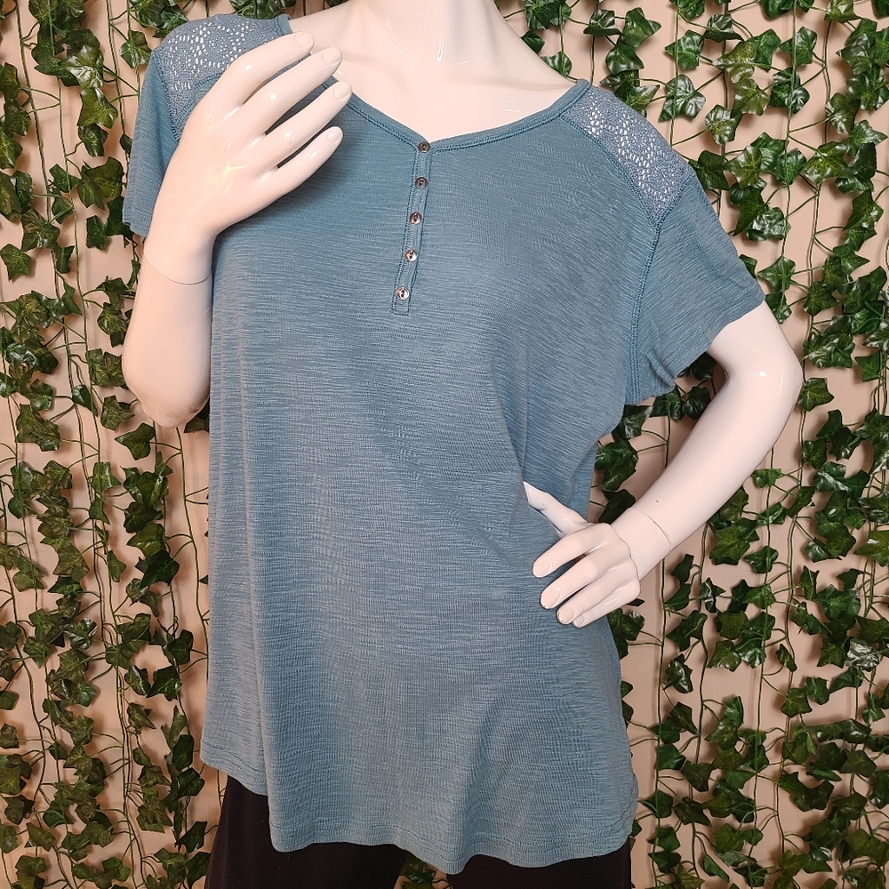 Bleu Gray Women's Turquoise Lace Crochet Tee size XXL